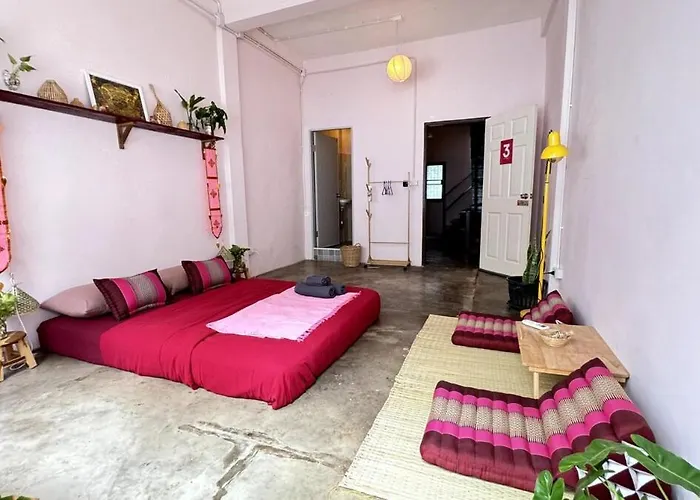 Baan Yentafo - Pink House In Talad Noi 아파트 *