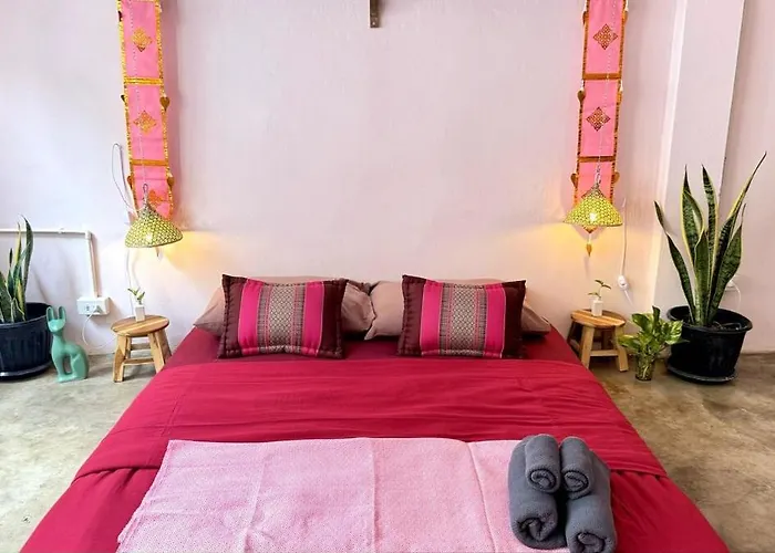 Baan Yentafo - Pink House In Talad Noi 아파트 방콕