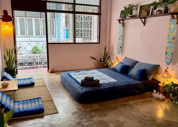 Baan Yentafo - Pink House In Talad Noi 아파트 *
