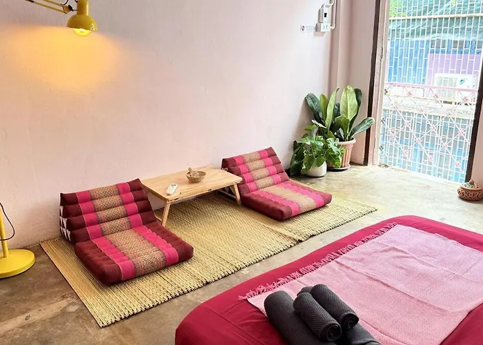 Baan Yentafo - Pink House In Talad Noi