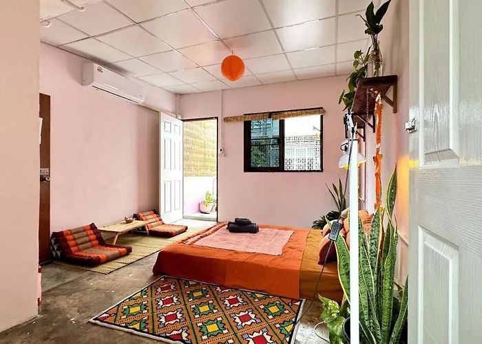 Baan Yentafo - Pink House In Talad Noi 아파트