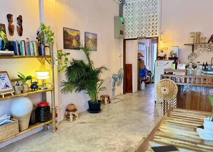 Baan Yentafo - Pink House In Talad Noi 아파트 *