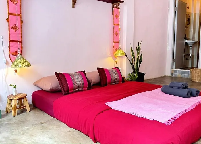 Baan Yentafo - Pink House In Talad Noi 아파트 *