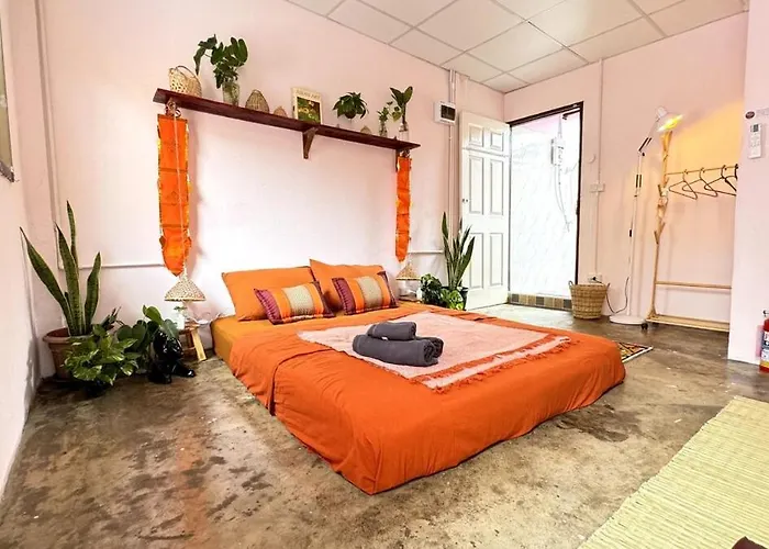 Baan Yentafo - Pink House In Talad Noi 아파트 *