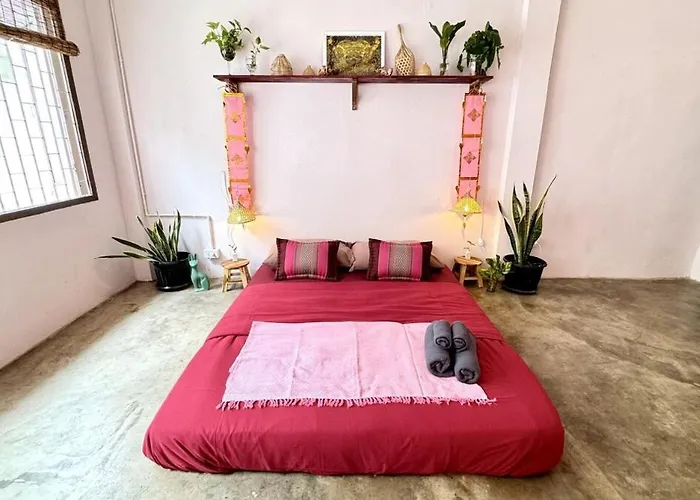 Baan Yentafo - Pink House In Talad Noi 아파트