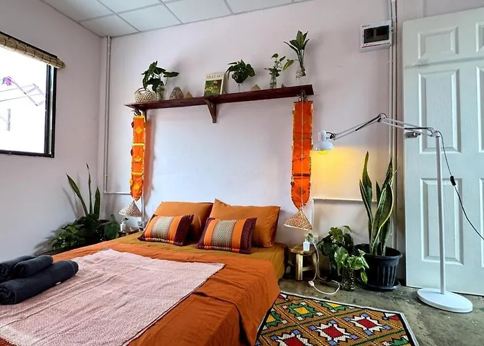 Baan Yentafo - Pink House In Talad Noi 아파트 *