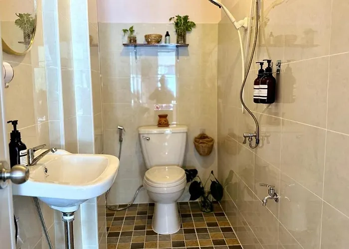 Baan Yentafo - Pink House In Talad Noi 아파트 *